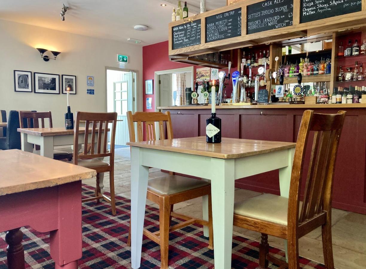 The Craven Arms Hotell Settle Exteriör bild