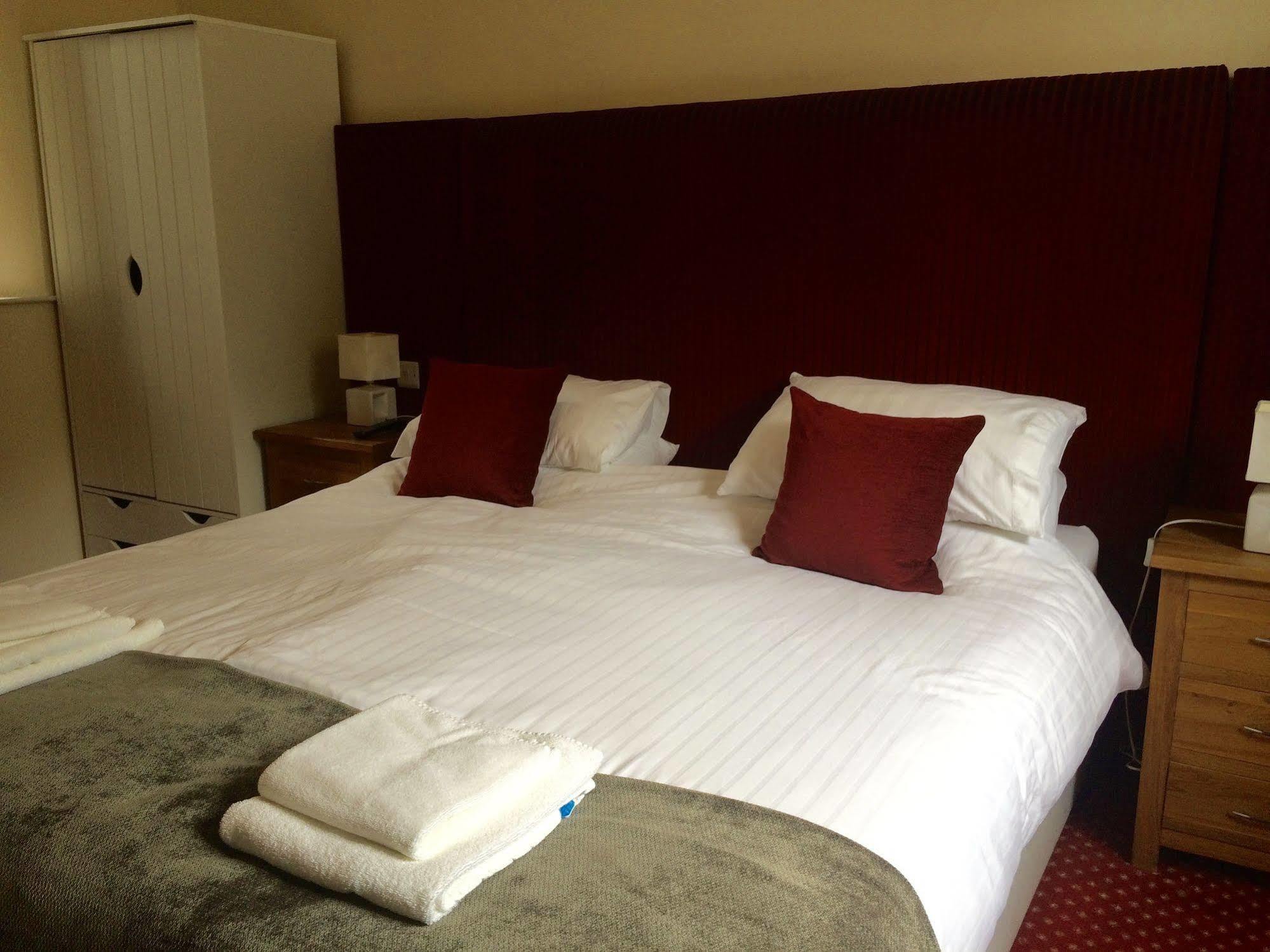 The Craven Arms Hotell Settle Exteriör bild