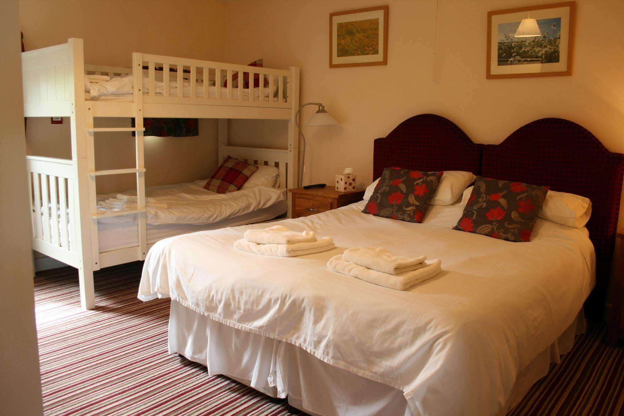 The Craven Arms Hotell Settle Exteriör bild