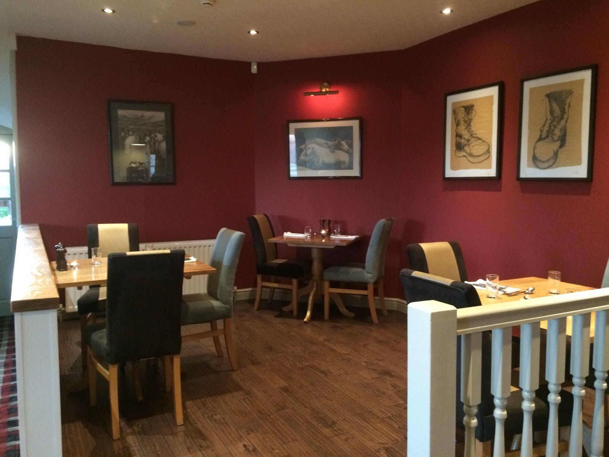 The Craven Arms Hotell Settle Exteriör bild